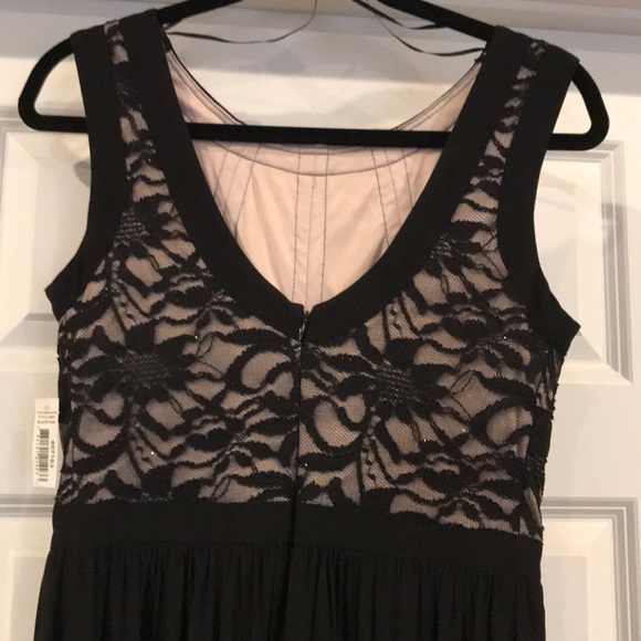 R & M Richards / size 6 black long dress - Picture 5 of 7